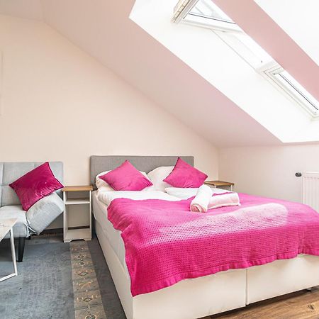 Airy Attic Apt.: Stylish Studio At Penzing Area Вена Экстерьер фото