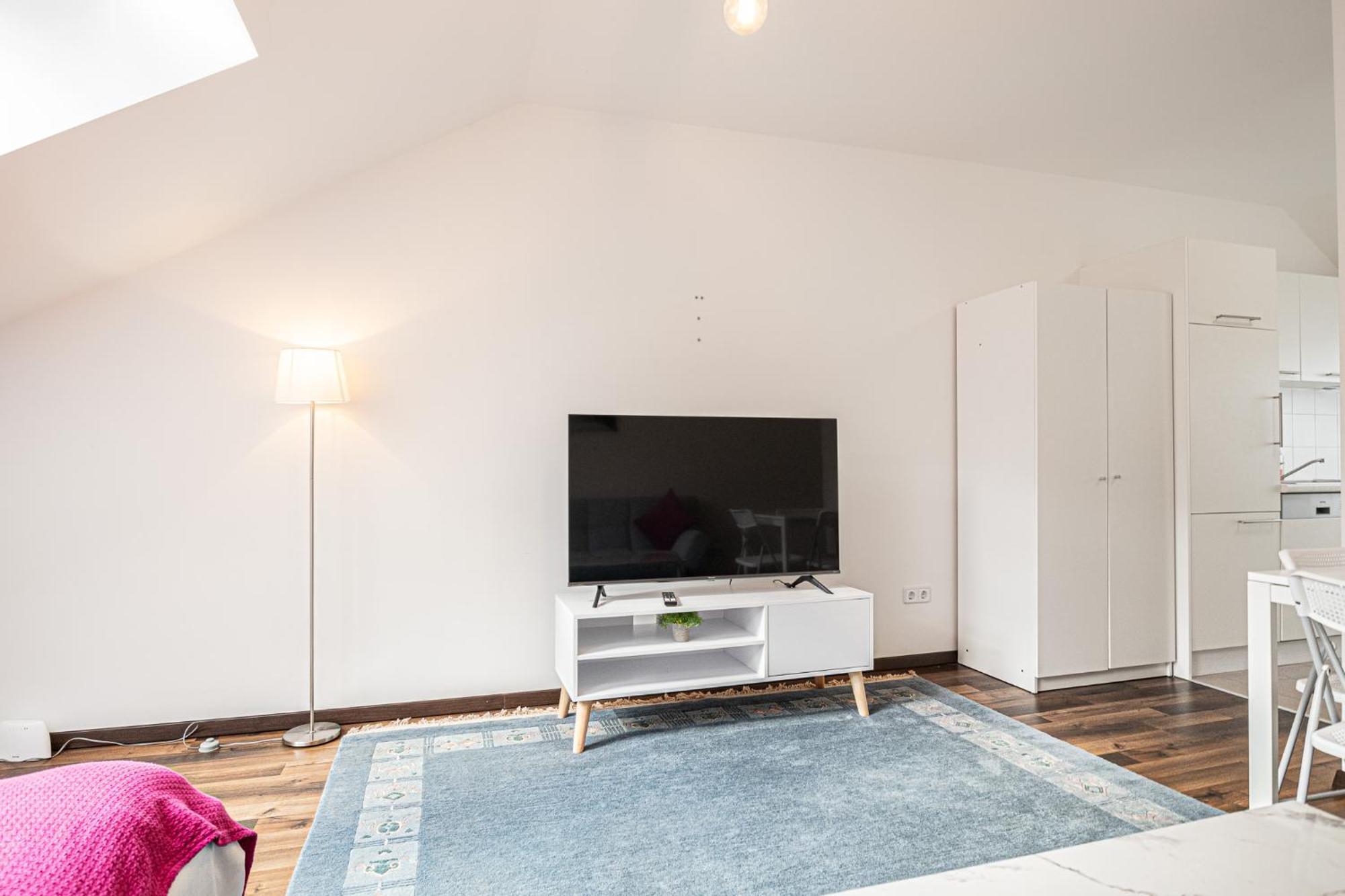 Airy Attic Apt.: Stylish Studio At Penzing Area Вена Экстерьер фото